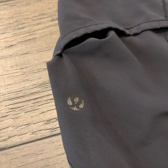 Lululemon Speed Up Short Black 2.5 inch (size 4) - Picture 4 of 7